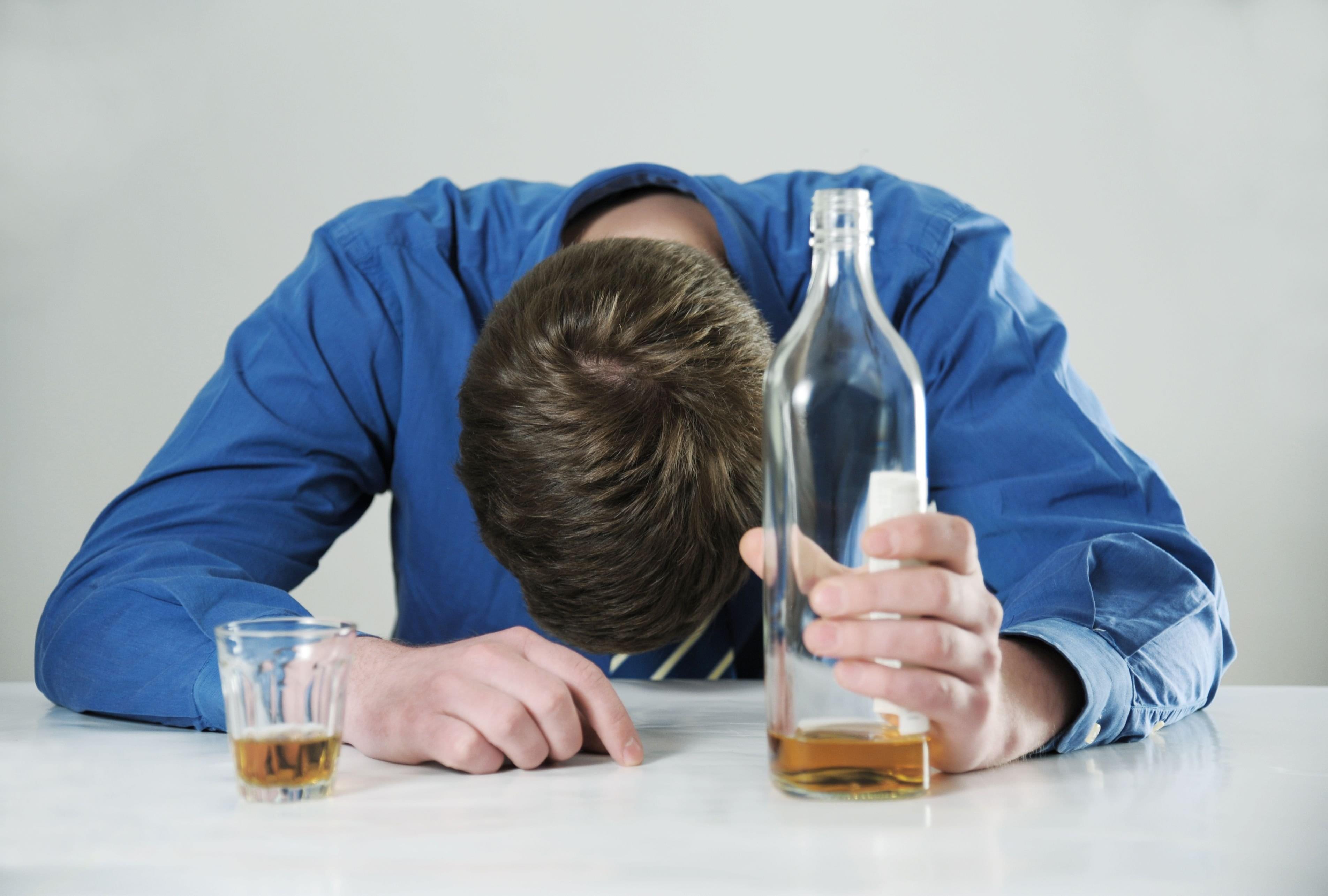 Алкоголь и депрессия: когда одно взаимосвязано с другим